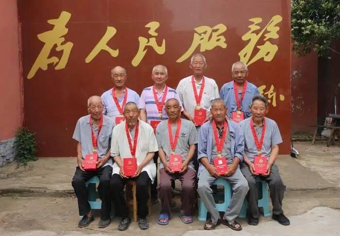 逃离部落洞穴